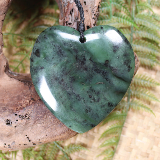 Hapopo Pounamu Heart Pendant - NZ Greenstone