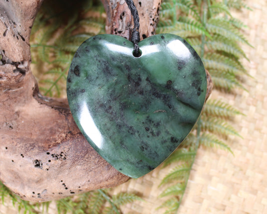 Hapopo Pounamu Heart Pendant - NZ Greenstone