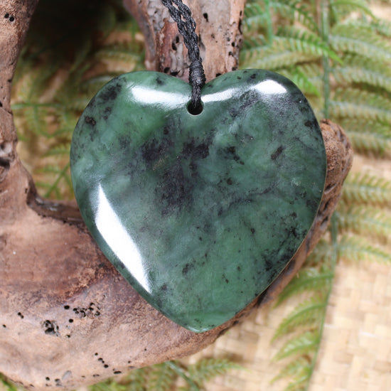 Hapopo Pounamu Heart Pendant - NZ Greenstone