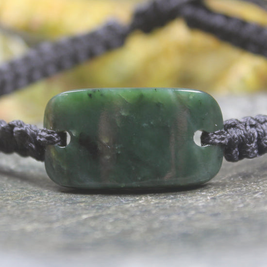 Adjustable cord bracelet with Kawakawa Pounamu