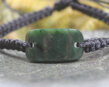 Adjustable cord bracelet with Kawakawa Pounamu