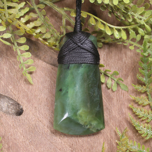 Hapopo Pounamu Toki - NZ Greenstone