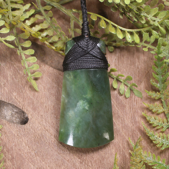 Hapopo Pounamu Toki - NZ Greenstone