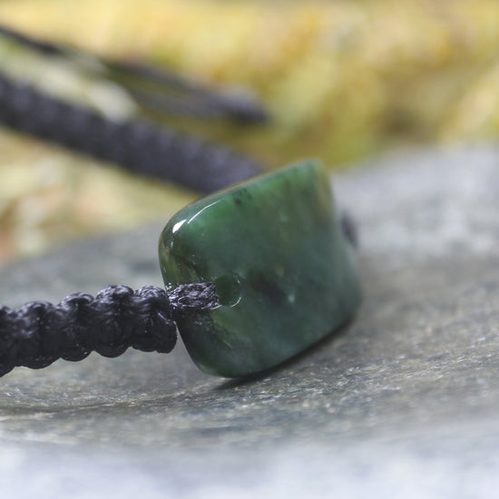 Adjustable cord bracelet with Kawakawa Pounamu