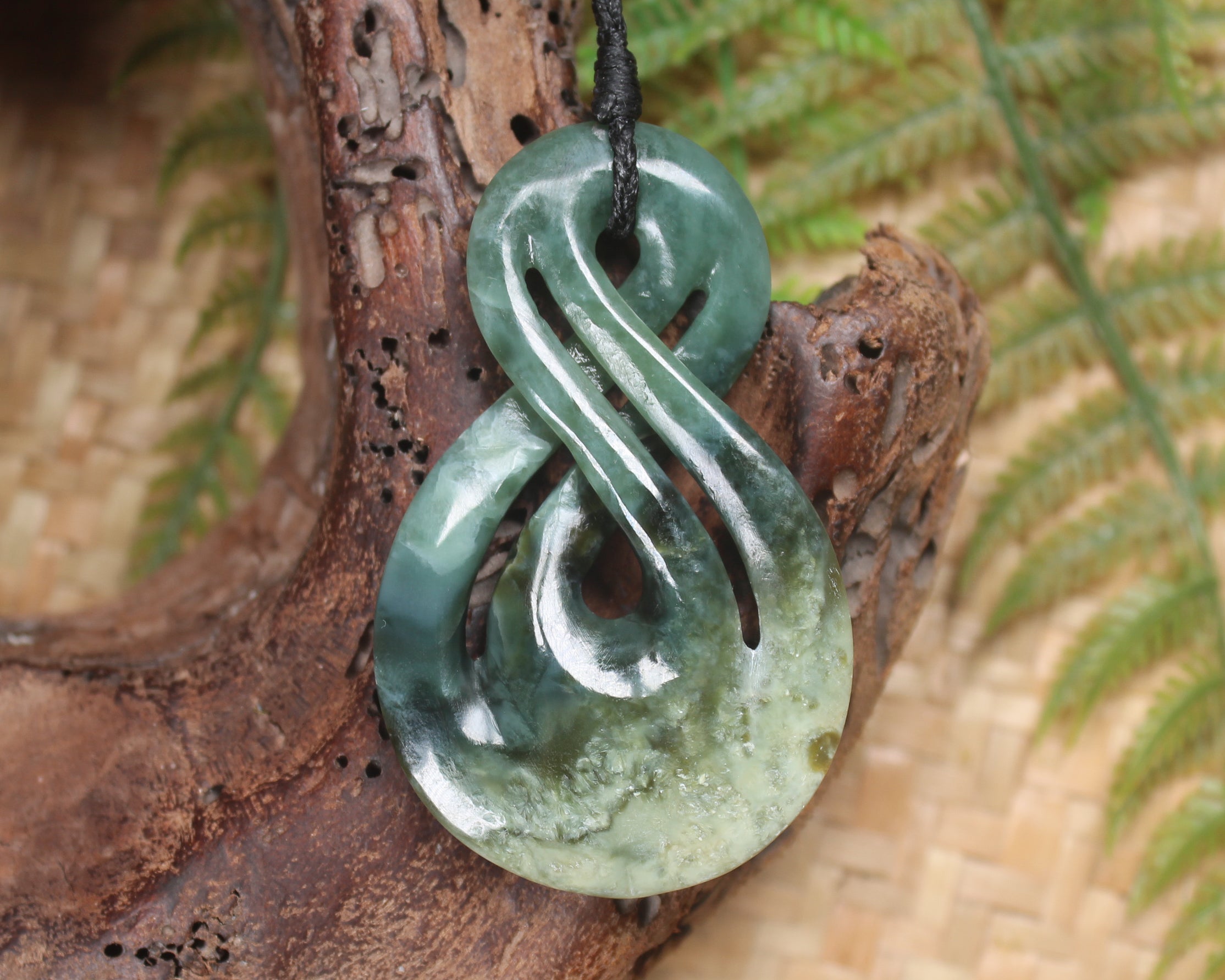 NZ Greenstone Large Twist Pendant (BB704) Inanga Pounamu