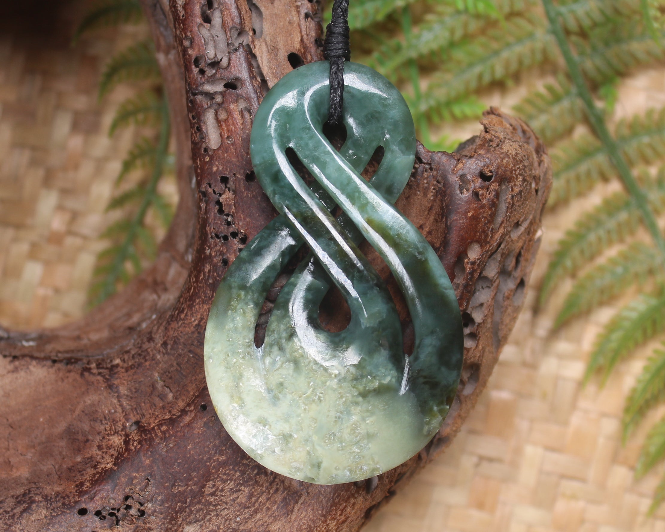 NZ Greenstone Large Twist Pendant (BB704) Inanga Pounamu