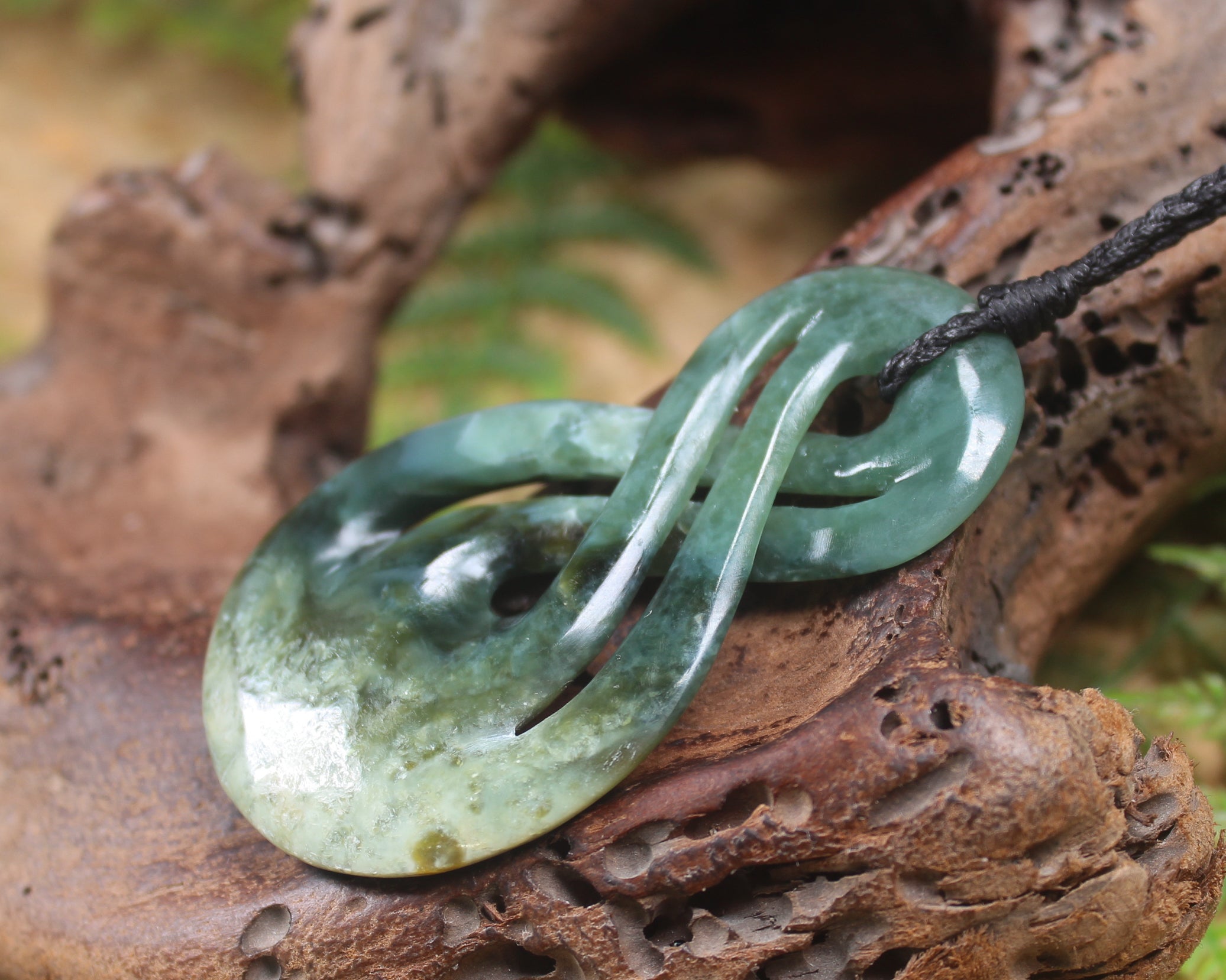 NZ Greenstone Large Twist Pendant (BB704) Inanga Pounamu