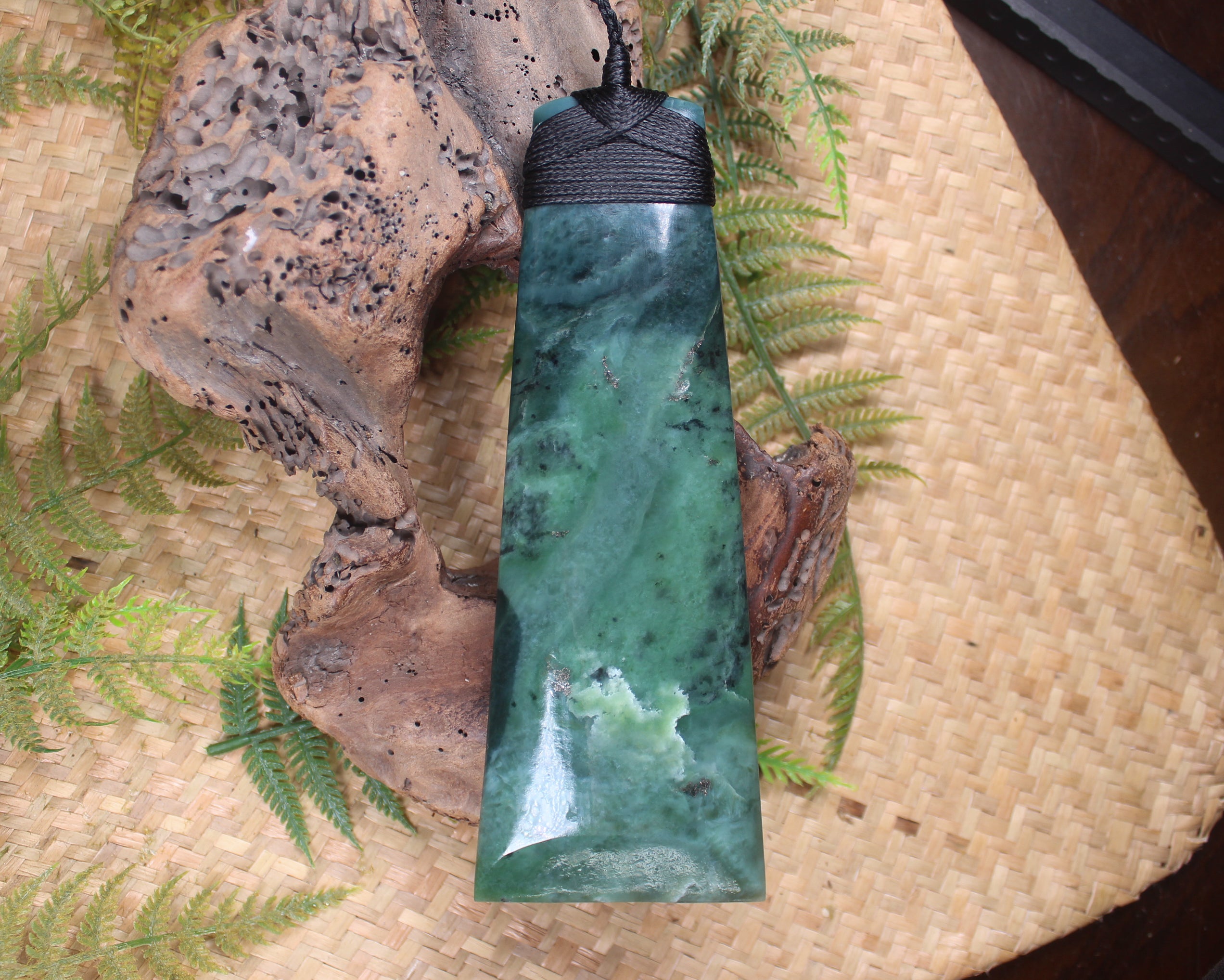 Toki or Adze Pendant carved from Inanga Pounamu - NZ Greenstone