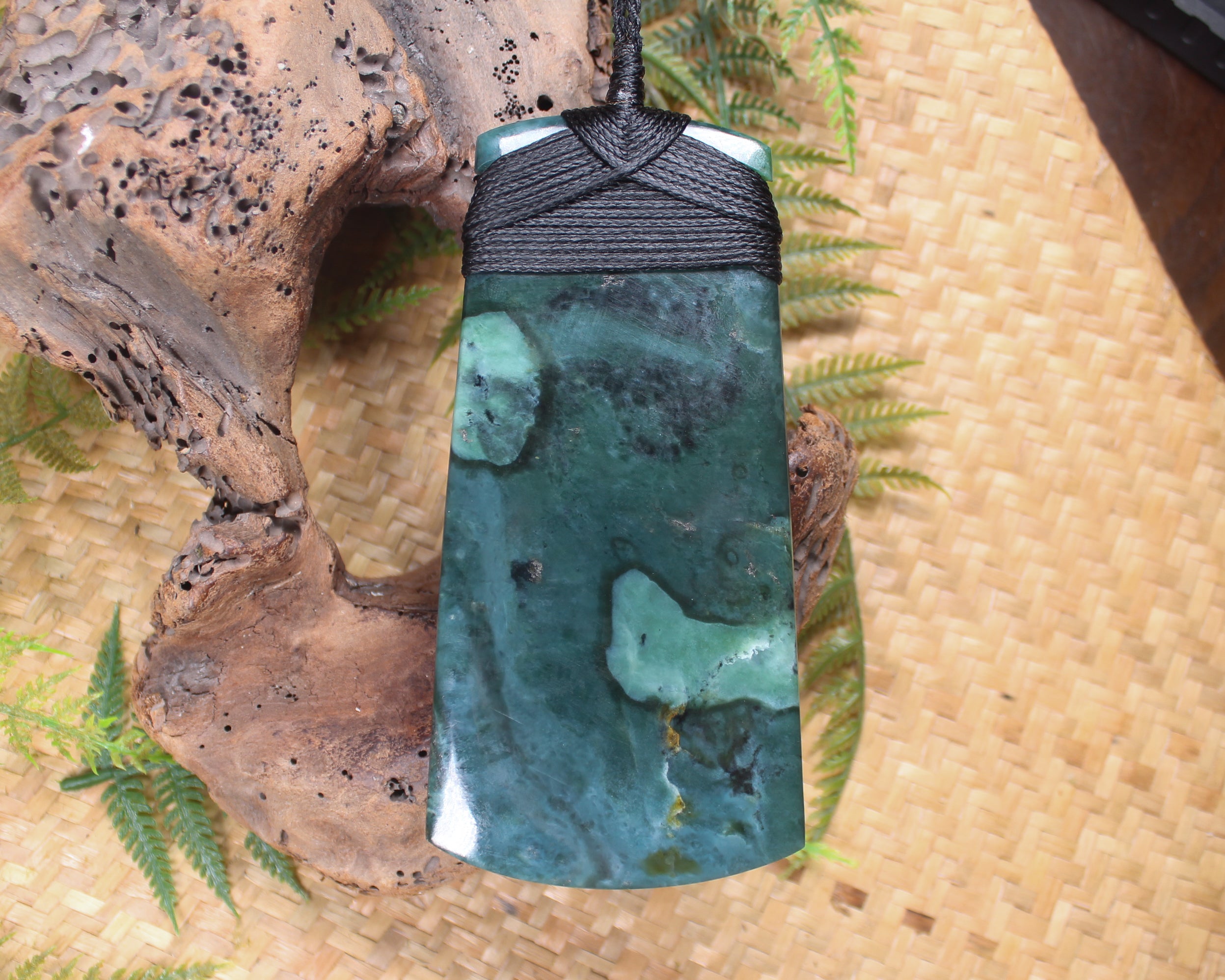 Toki or Adze Pendant carved from Inanga Pounamu - NZ Greenstone