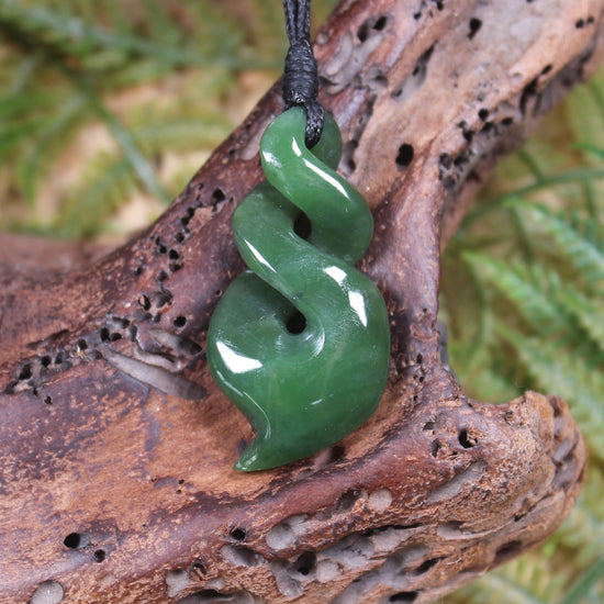 Twist or Pikorua carved from Hapopo Pounamu - NZ Greenstone