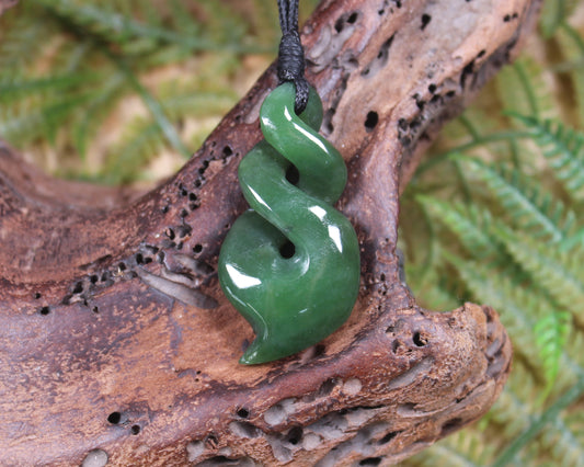 Twist or Pikorua carved from Hapopo Pounamu - NZ Greenstone