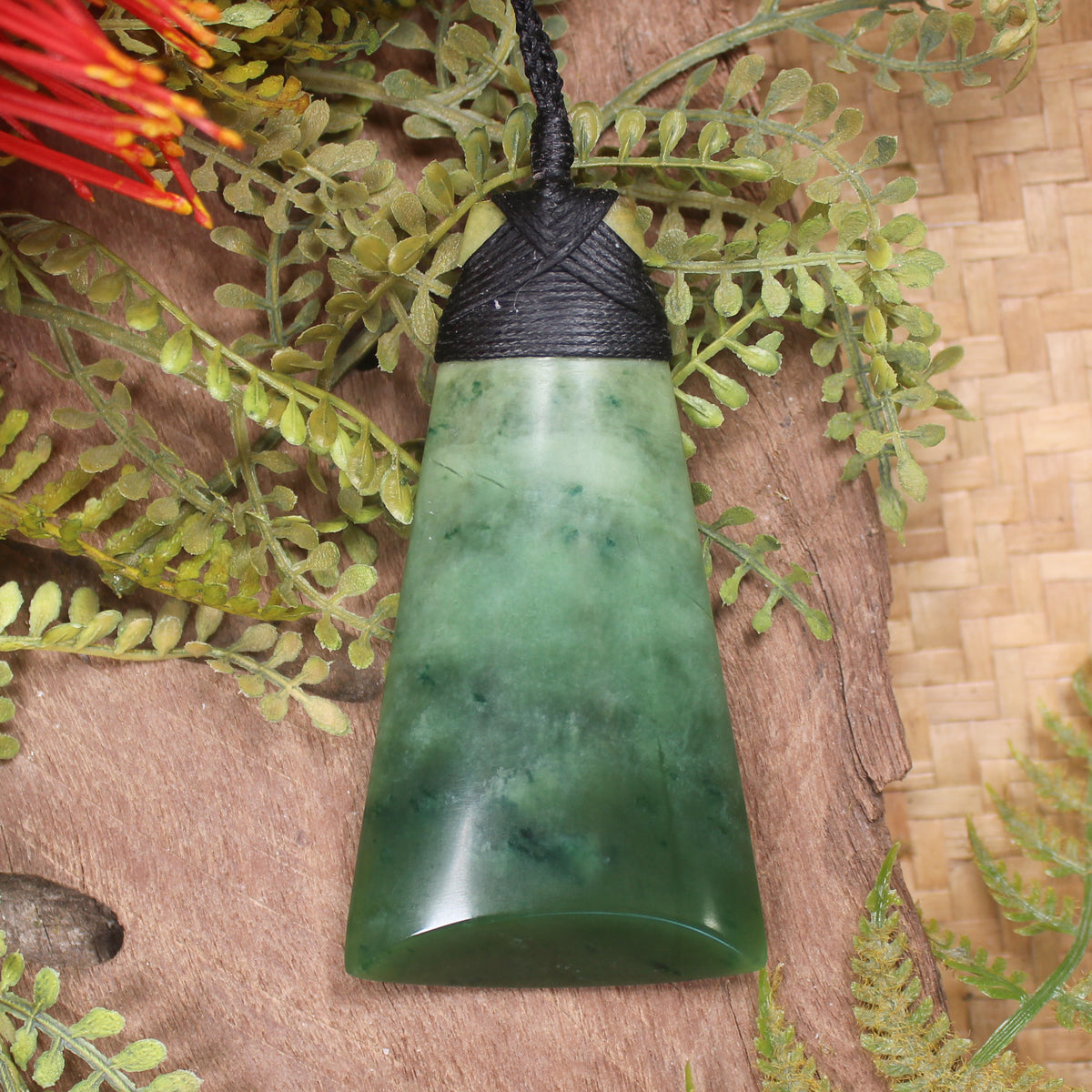 NZ Greenstone Toki Pendant Flower Jade Pounamu