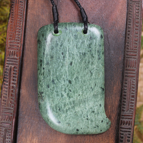 Tooth pendant carved from Kawakawa Pounamu - NZ Greenstone