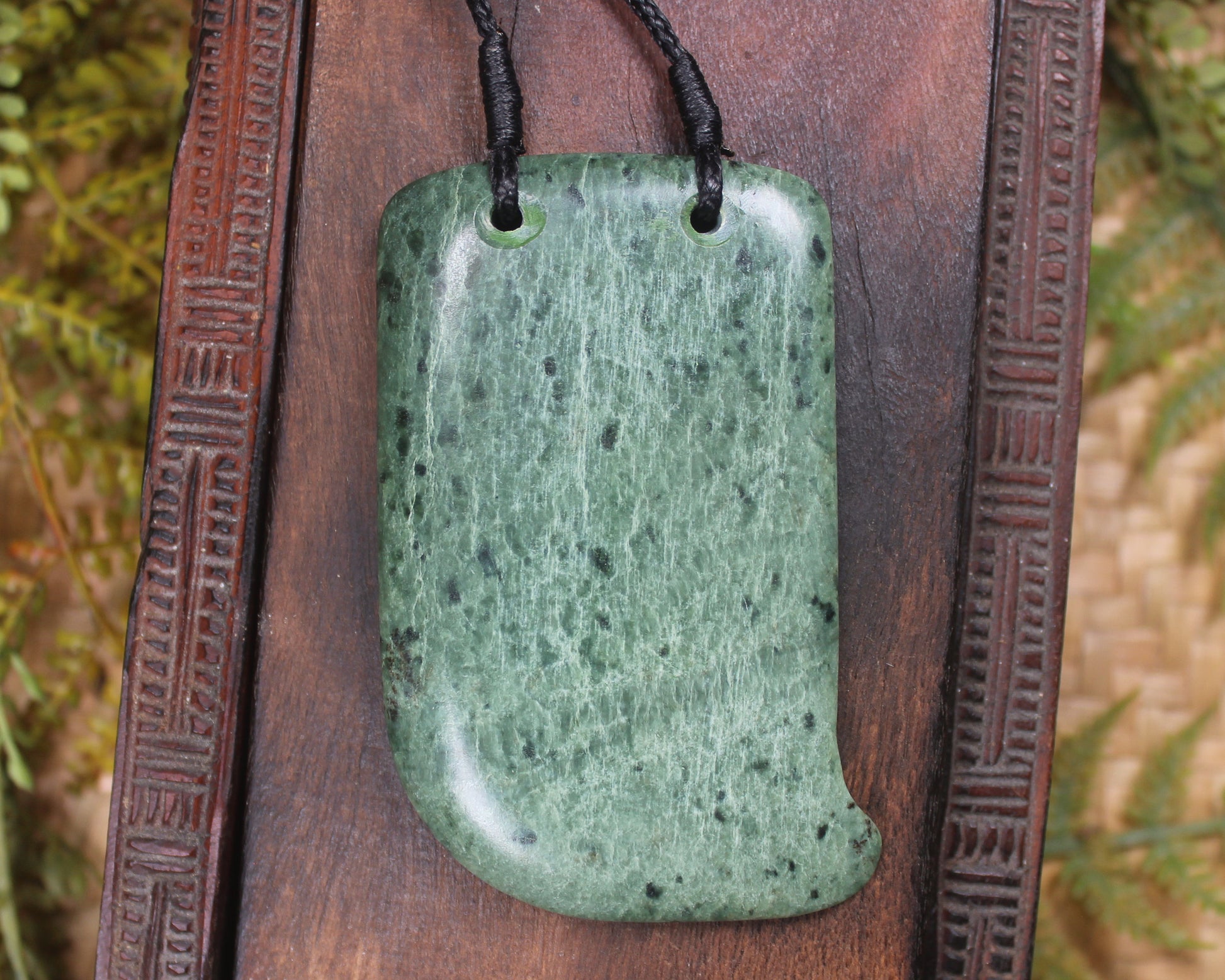 Tooth pendant carved from Kawakawa Pounamu - NZ Greenstone
