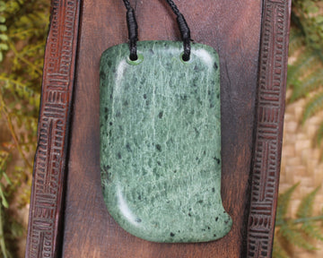 Tooth pendant carved from Kawakawa Pounamu - NZ Greenstone