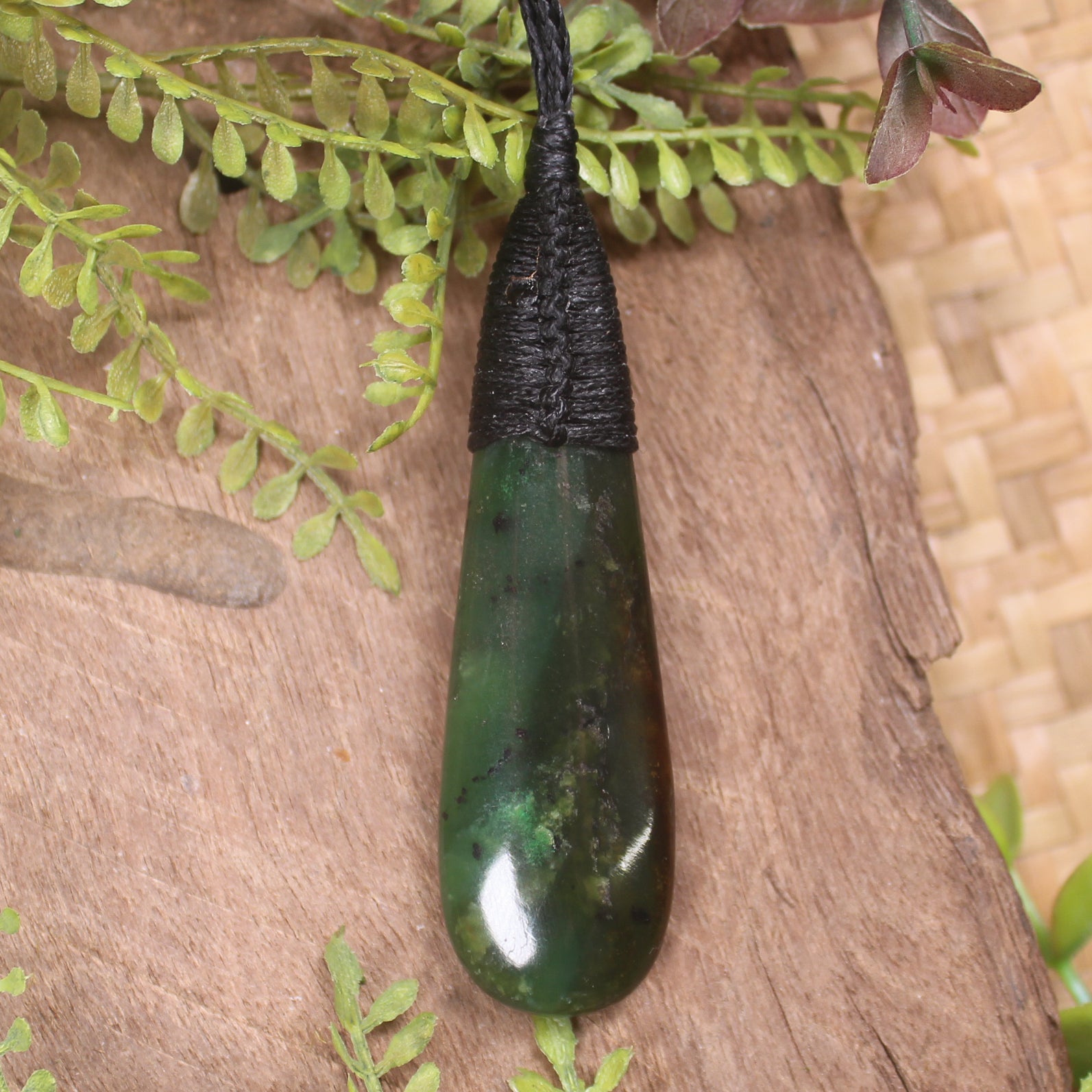 Kawakawa Pounamu Roimata Pendant - NZ Greenstone