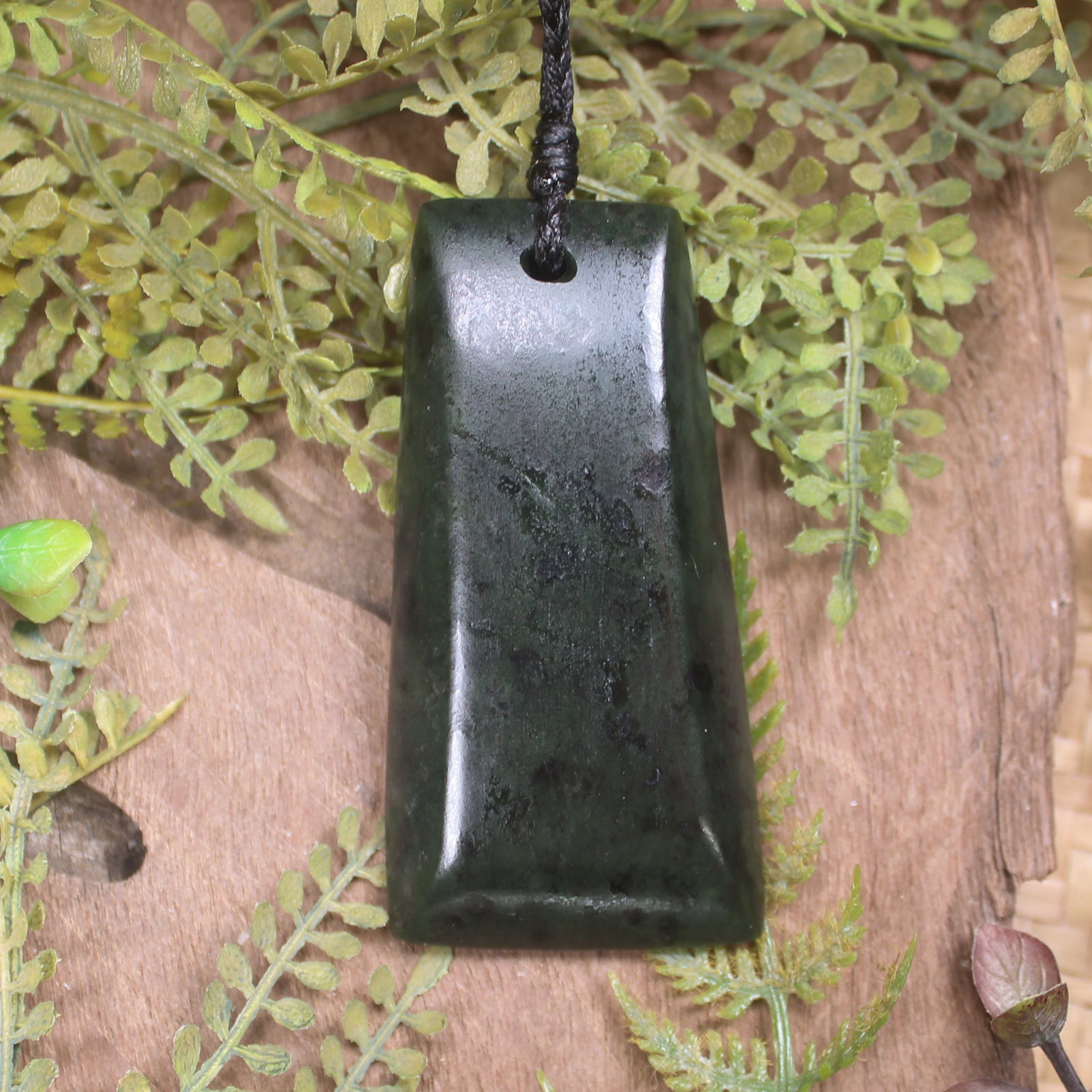 Rimu Pounamu Toki - NZ Greenstone
