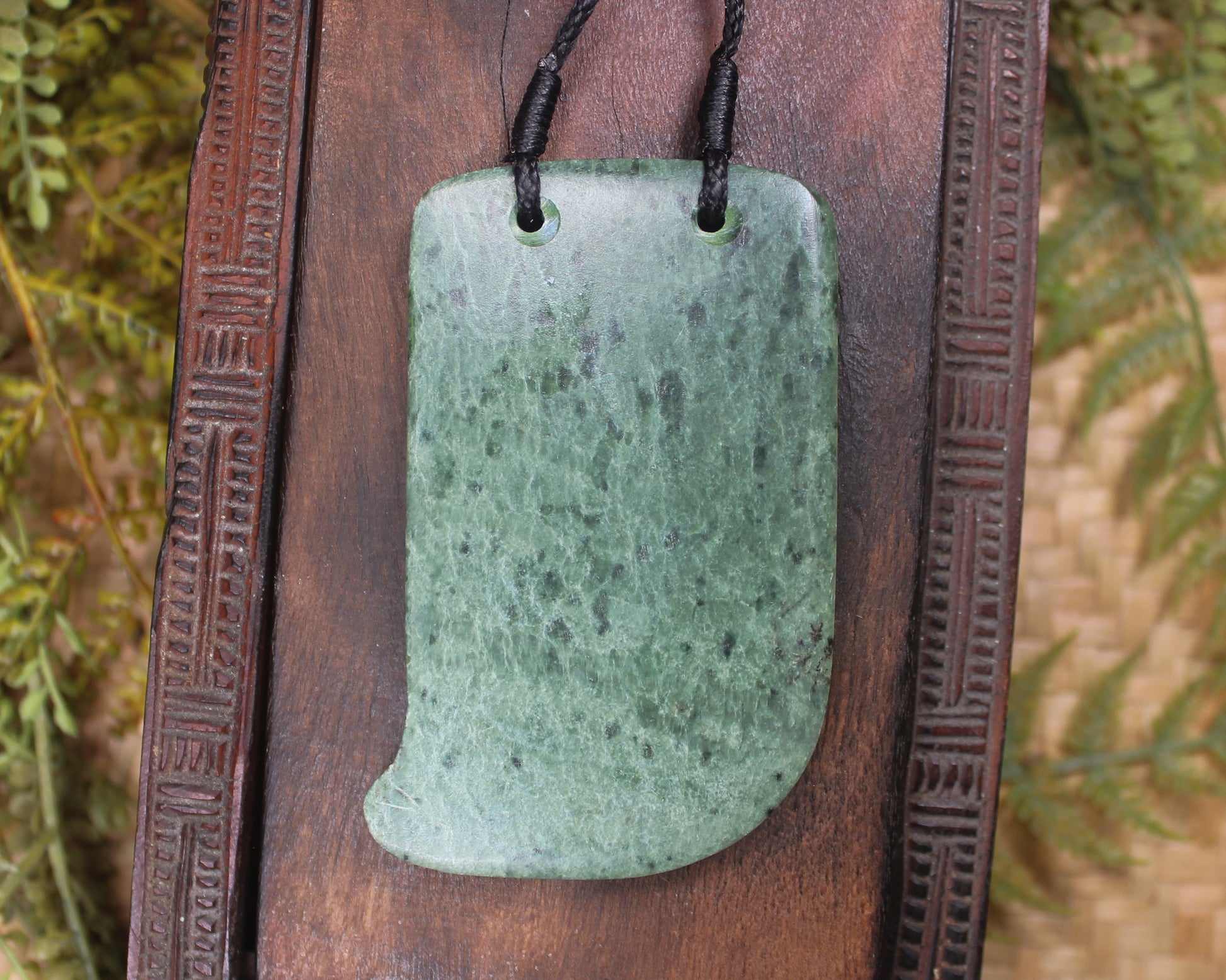 Tooth pendant carved from Kawakawa Pounamu - NZ Greenstone