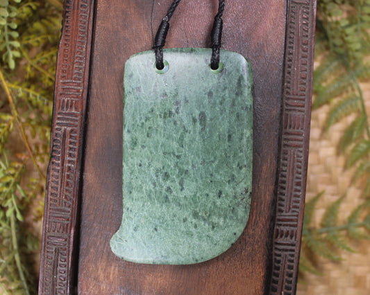 Tooth pendant carved from Kawakawa Pounamu - NZ Greenstone
