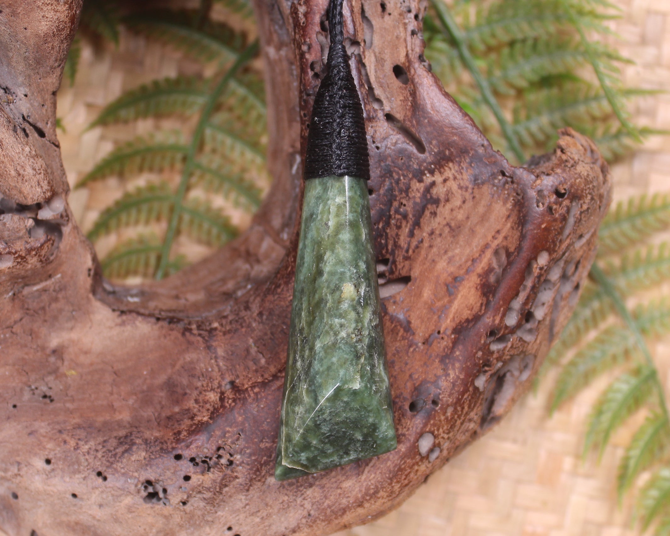 Hapopo Pounamu Toki - NZ Greenstone