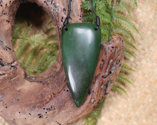 Taniwha Tooth or Niho carved from Kawakawa Pounamu - NZ Greenstone