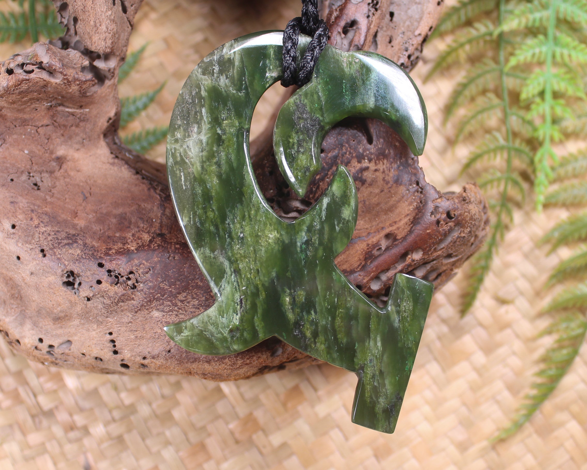 NZ Greenstone XLarge Hammerhead Pendant (AW996) Rimu Pounamu