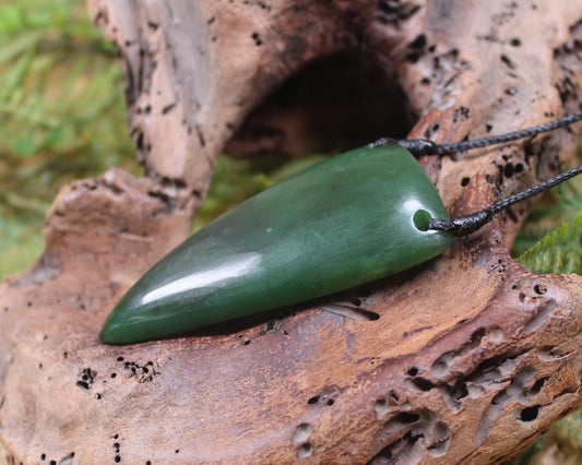 Taniwha Tooth or Niho carved from Kawakawa Pounamu - NZ Greenstone