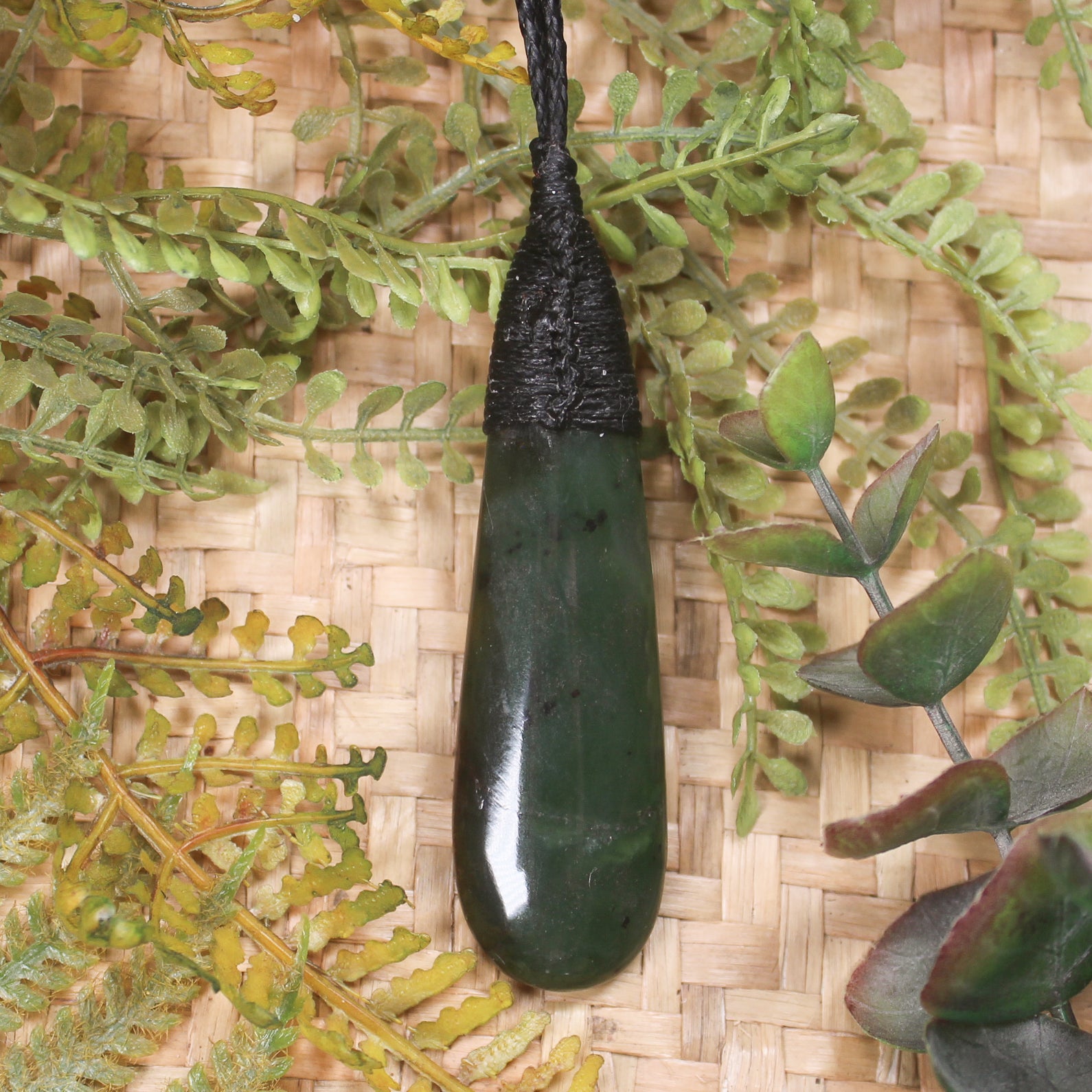Kawakawa Pounamu Roimata Pendant - NZ Greenstone