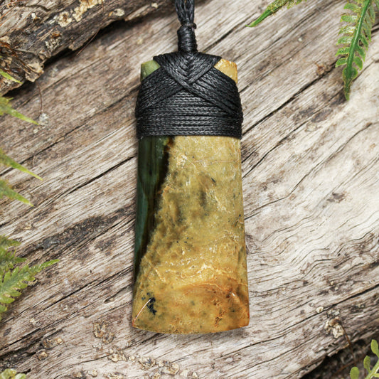 NZ Greenstone Medium Toki Pendant (AX719) Flower Jade Pounamu