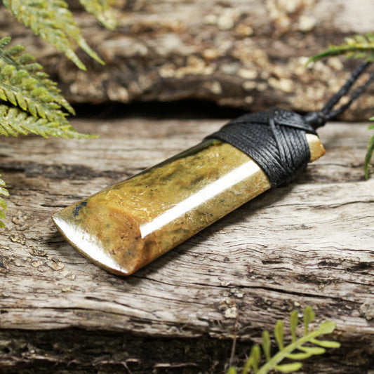 NZ Greenstone Medium Toki Pendant (AX719) Flower Jade Pounamu