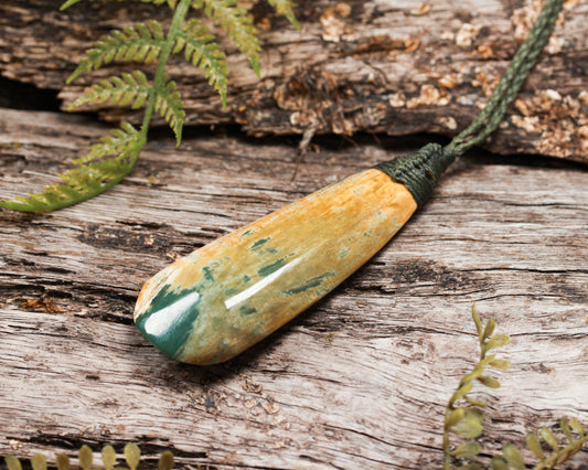 NZ Greenstone Medium Roimata Pendant (BE627) Flower Jade Pounamu