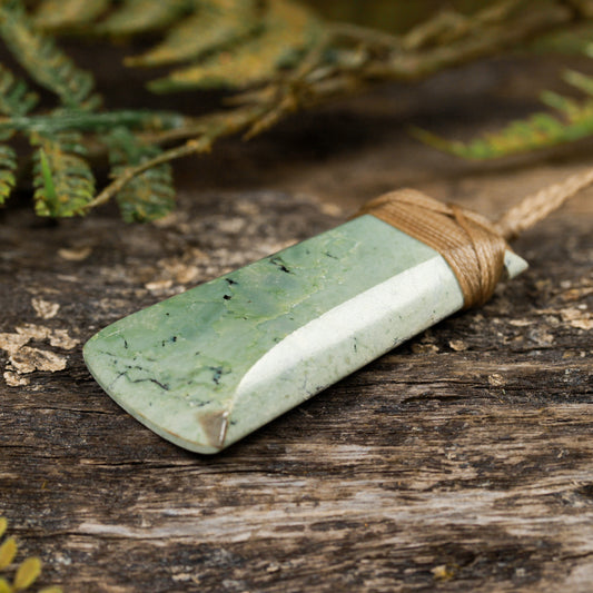 NZ Greenstone Medium Toki Pendant (BE838) Kawakawa Pounamu