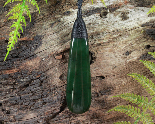 NZ Greenstone Medium Roimata Pendant (BK176) Kawakawa Pounamu