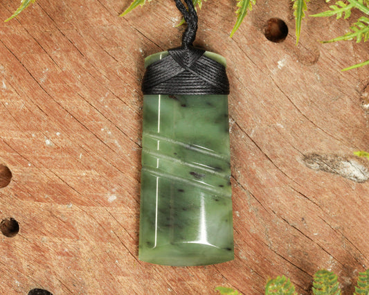 NZ Greenstone Medium Toki Pendant (BK308) Hapopo Pounamu
