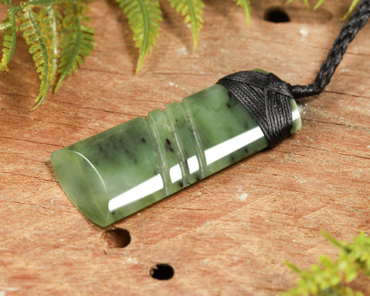 NZ Greenstone Medium Toki Pendant (BK308) Hapopo Pounamu
