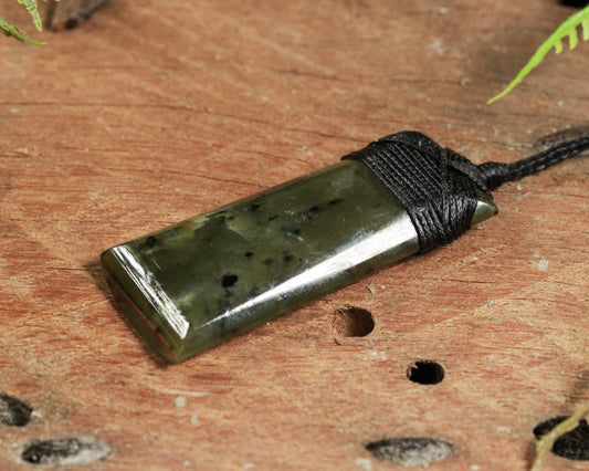 NZ Greenstone Medium Toki Pendant (BK451) Rimu Pounamu