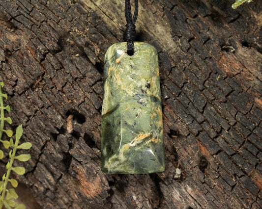 NZ Greenstone Small Toki Pendant (BK519) Pounamu