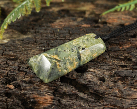 NZ Greenstone Small Toki Pendant (BK519) Pounamu