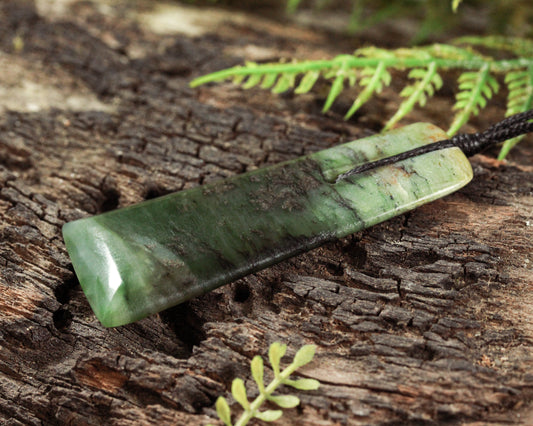 NZ Greenstone Medium Toki Pendant (BM004) Flower Jade Pounamu