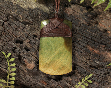 NZ Greenstone Medium Toki Pendant (BM104) Flower Jade Pounamu