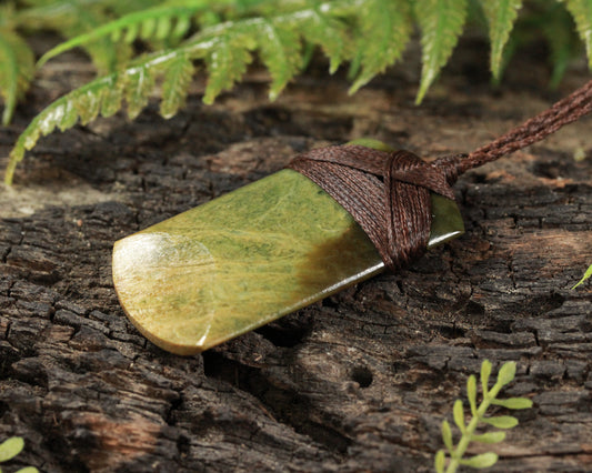 NZ Greenstone Medium Toki Pendant (BM104) Flower Jade Pounamu