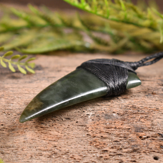 Rimu Pounamu Taniwha Tooth pendant - NZ Greenstone