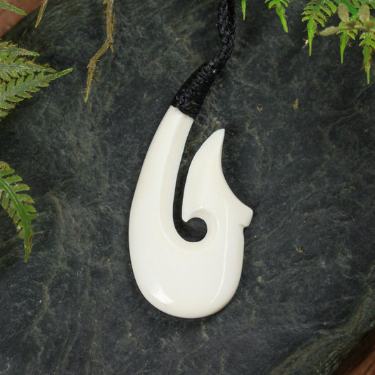 NZ Bone Medium Hei Matau Pendant (BN209)