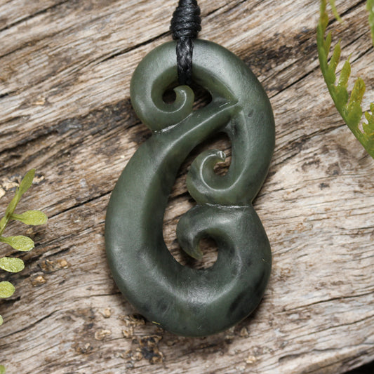 NZ Greenstone Small Mangōpare Hammerhead Pendant (BN863) Hapopo Pounamu