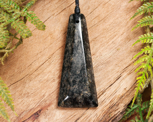 NZ Serpentine Medium Freeform Toki Pendant (BP213)