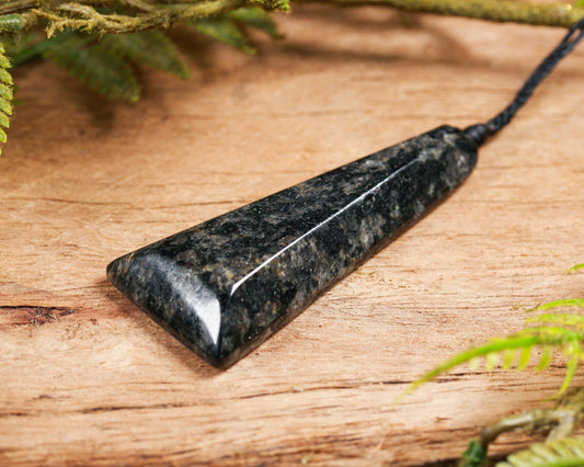 NZ Serpentine Medium Freeform Toki Pendant (BP213)