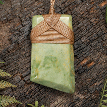 NZ Greenstone Medium Toki Pendant (BT395) Flower Jade Pounamu