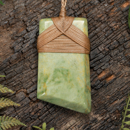 NZ Greenstone Medium Toki Pendant (BT395) Flower Jade Pounamu
