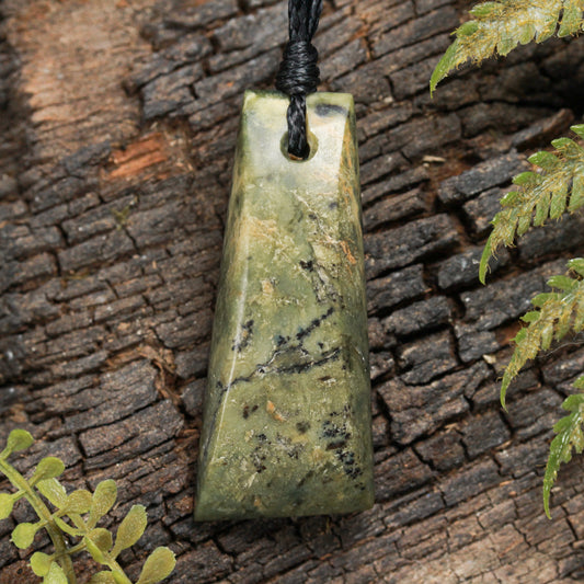 NZ Greenstone XSmall Freeform Toki Pendant (BT696) Flower Jade Pounamu