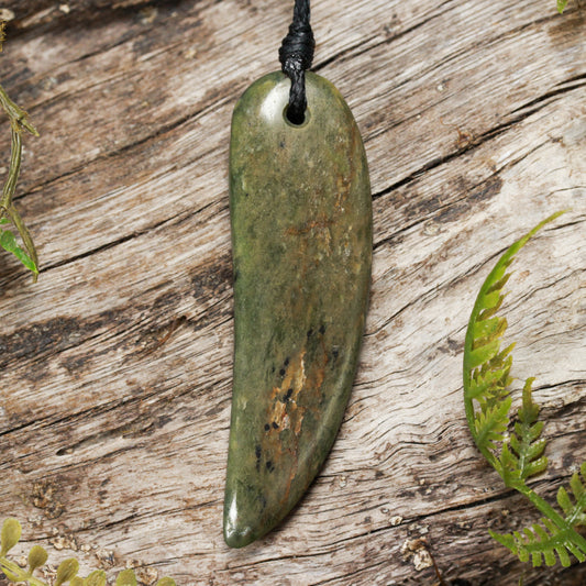 NZ Greenstone Medium Niho Taniwha Tooth Pendant (BT701) Rimu Pounamu